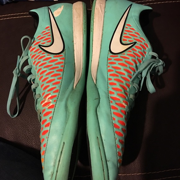 Nike Magistas size 11.5 - Picture 3 of 3