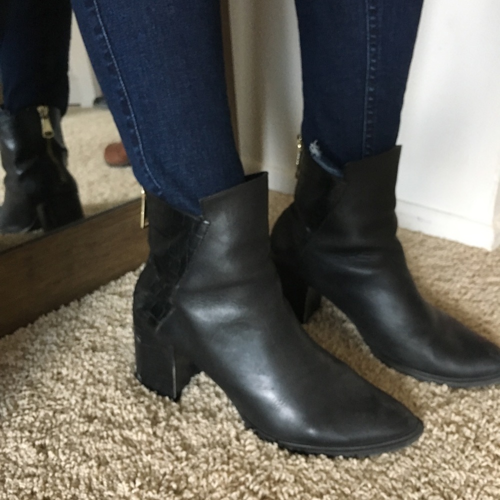 Zara black leather booties with back gold zipper