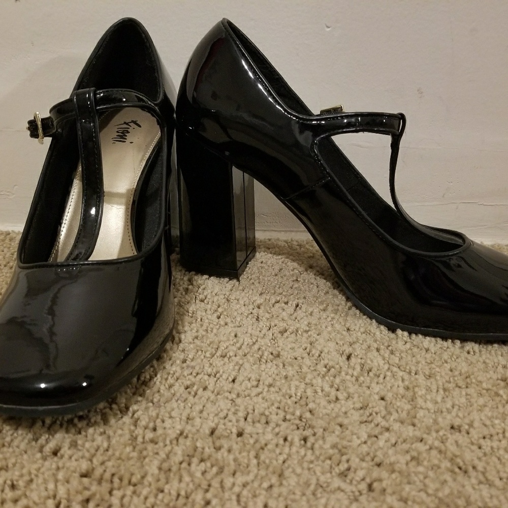 Chunk t-strap heels