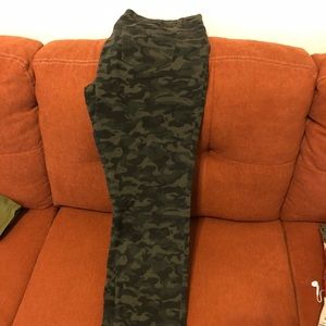 Camouflage Skinny Leg Twill Pants