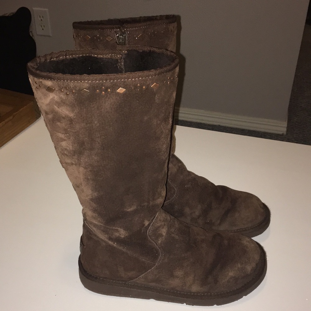 UGG BOOTS SIZE 8