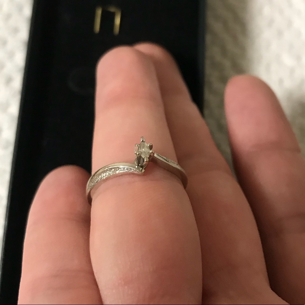 Marquise Diamond ring - 10K gold