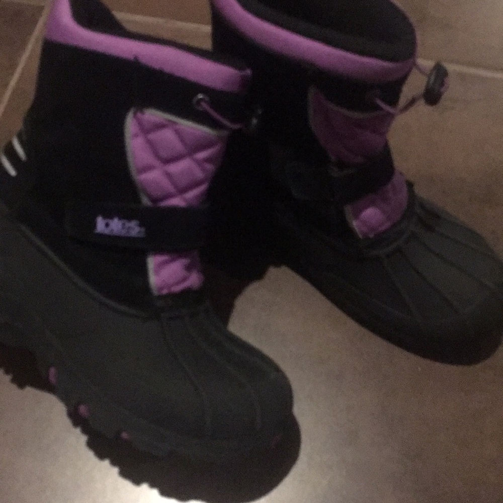 Snow boots