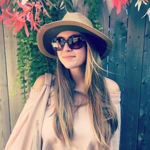 Meet your Posher, Madalyn