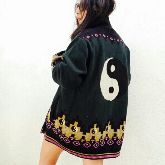 Urban Outfitters Ying-Yang Oversized Cardigan - Picture 2 of 6
