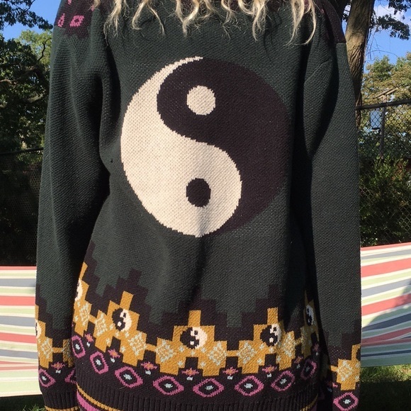 Urban Outfitters Ying-Yang Oversized Cardigan - Picture 4 of 6