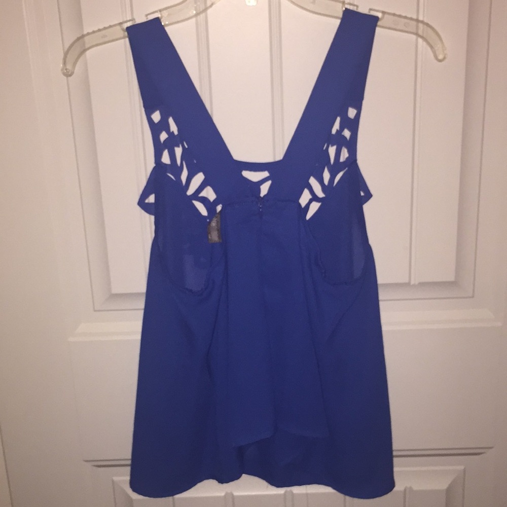 Blue Design Tank - Picture 2 of 2
