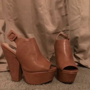 Steve Madden “Gabby” size 6. worn twice. $55