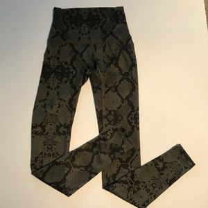 Printed Lululemon High Time Leggings in Luxtreme