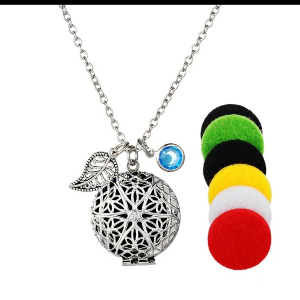 Star aromatherapy locket necklace