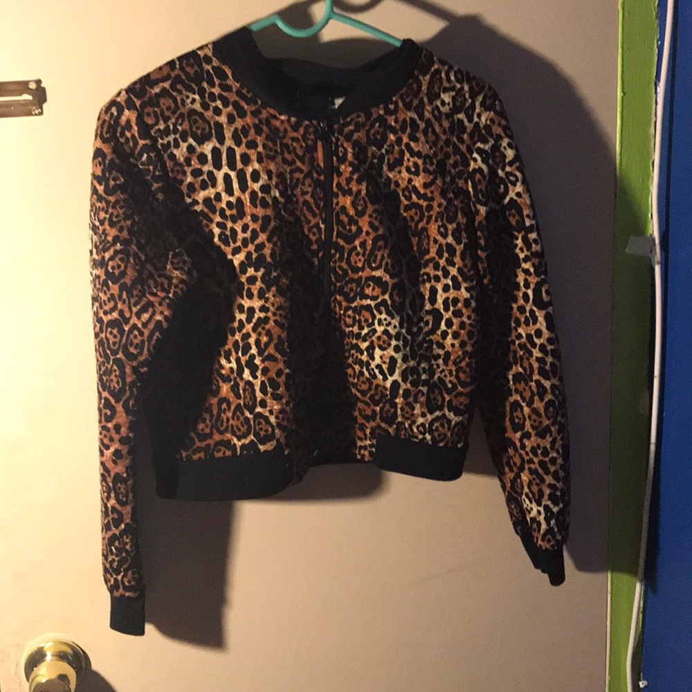 Cropped leopard sweater