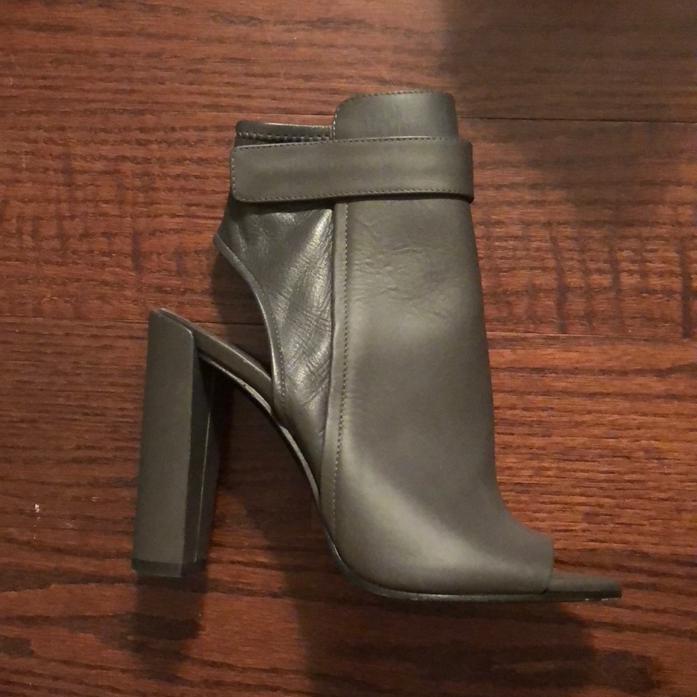 Vince cut out booties size 8