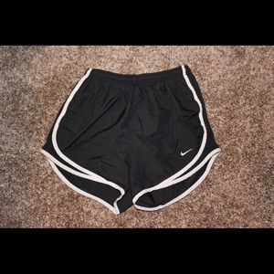 BLACK/WHITE like new NIKE shorts XS