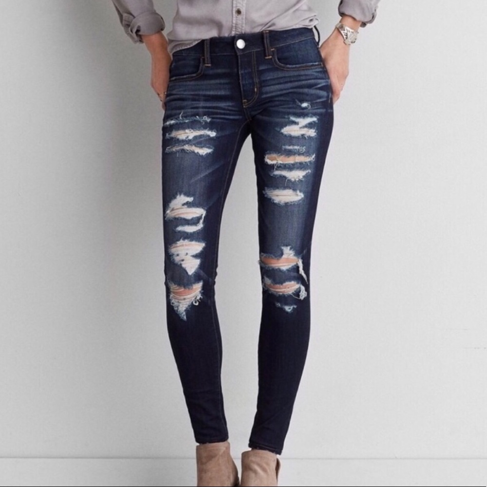 NWOT distressed jeans