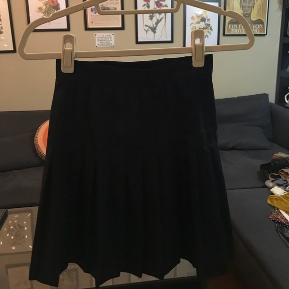 AA pleated schoolgirl skirt - Picture 2 of 4