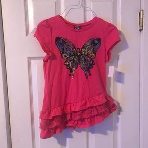 Girls tee shirt. This will go perfect w/ the blk l