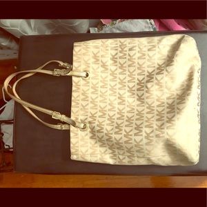 Michael kors tote