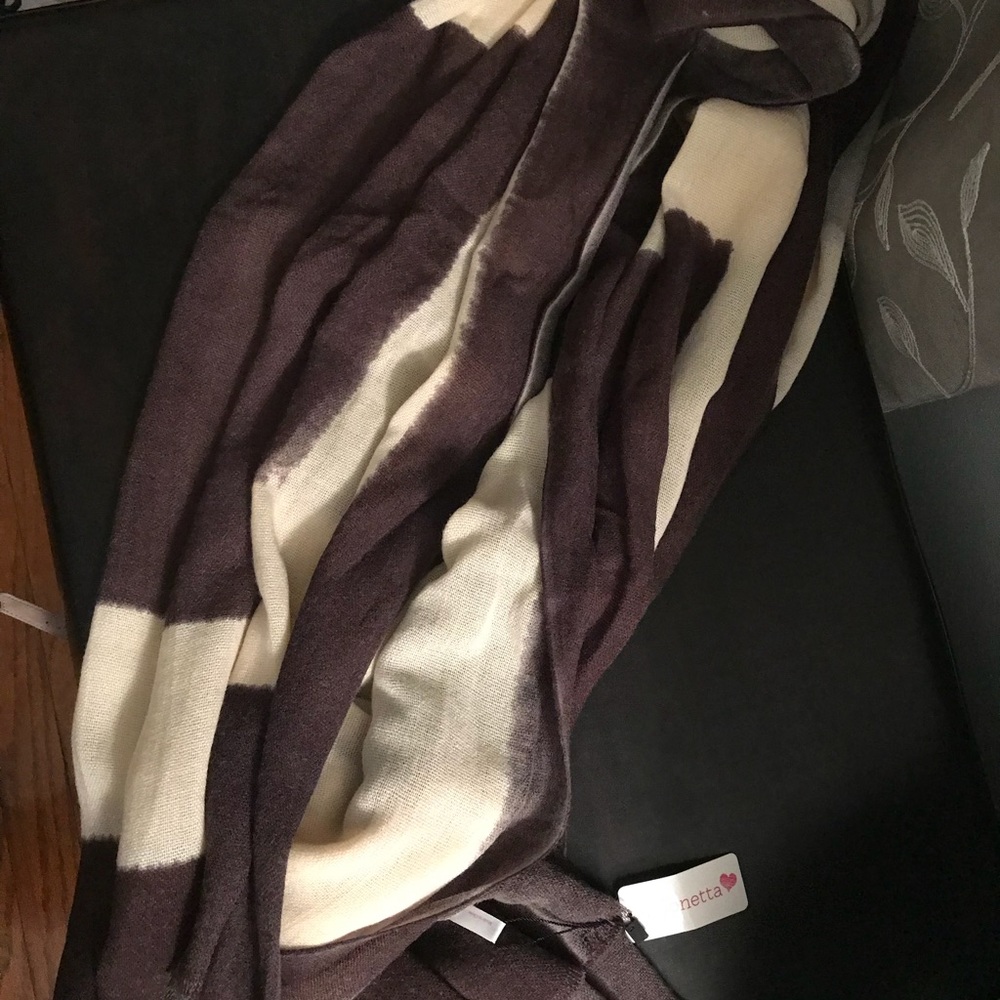 Brown and beige scarf