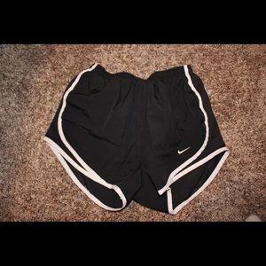 Black/White NIKES XS