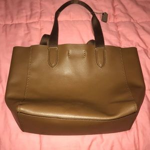 Coach (Derby Tote in Pebble Leather)
