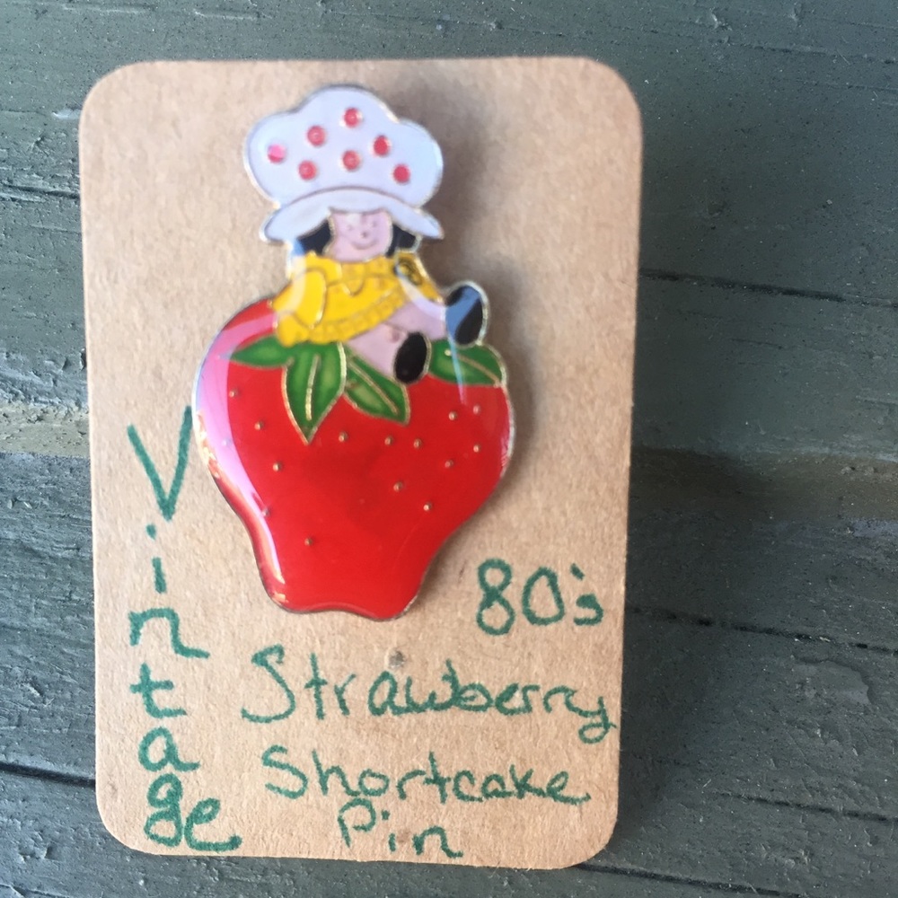 Vintage 80s Strawberry Shortcake pin