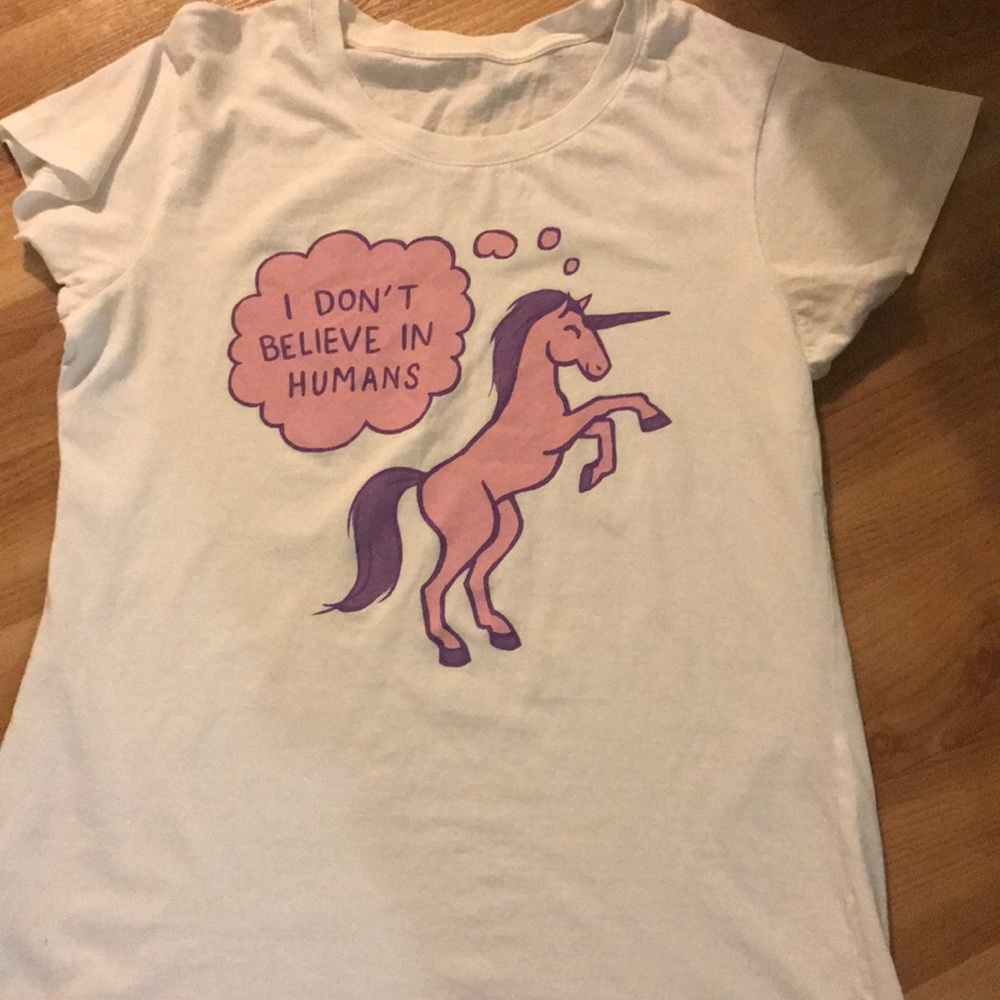 “I don’t believe in humans” Unicorn tee🦄🦄🦄
