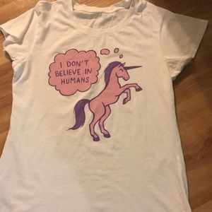 “I don’t believe in humans” Unicorn tee🦄🦄🦄