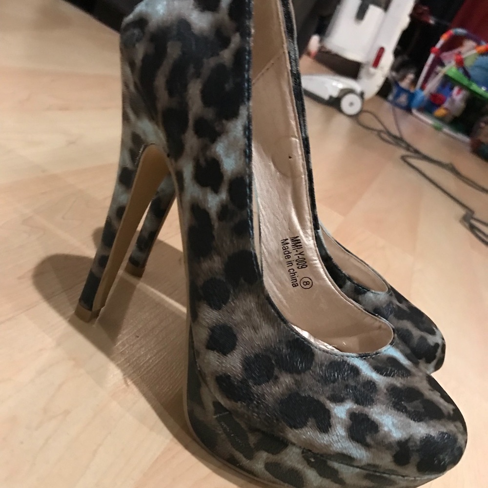 Blue leopard heels