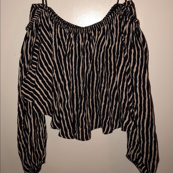 Off-The-Shoulder Cropped Blouse - Picture 2 of 2
