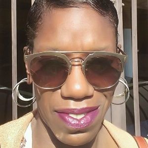 Meet your Posher, Denise
