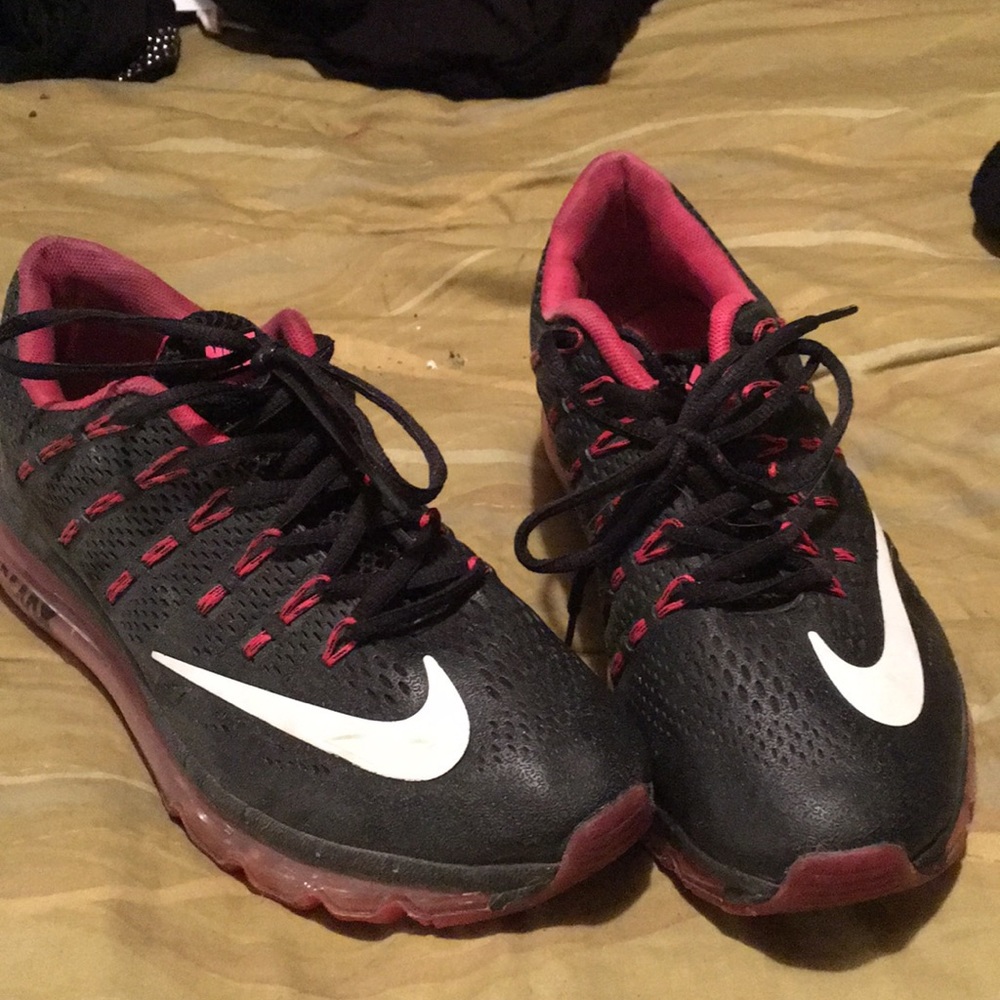 Nike pink and black lie new size 8 1:2