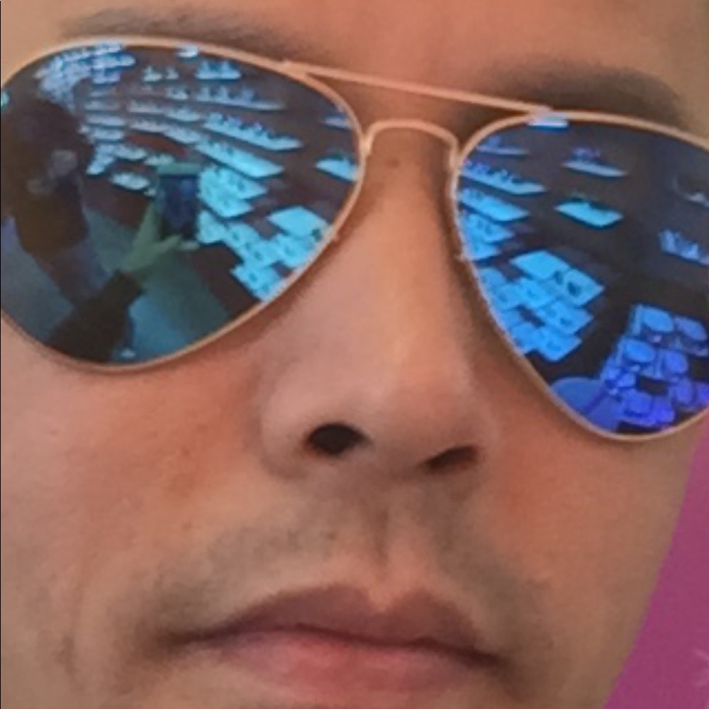 Meet your Posher, Hoang