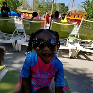 Meet your Posher, Neverlyn