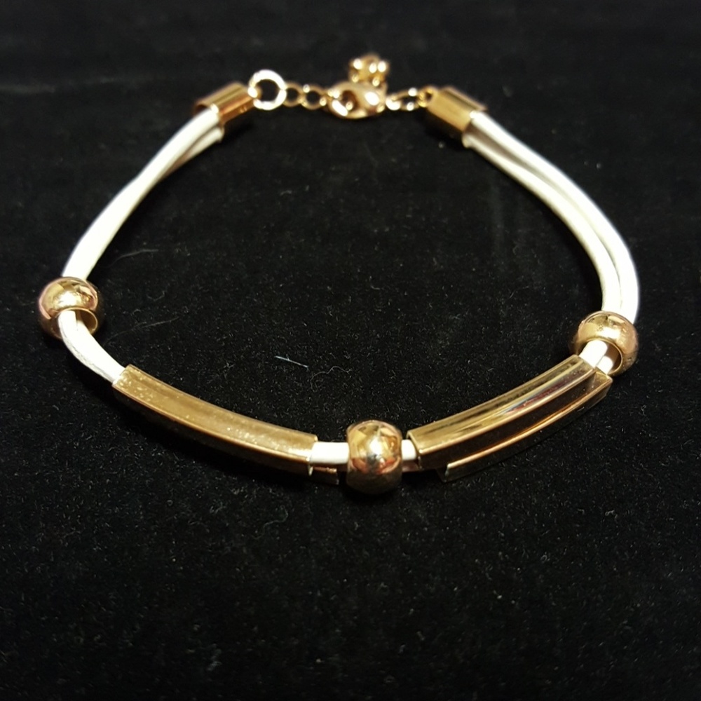 White and gold bracelet