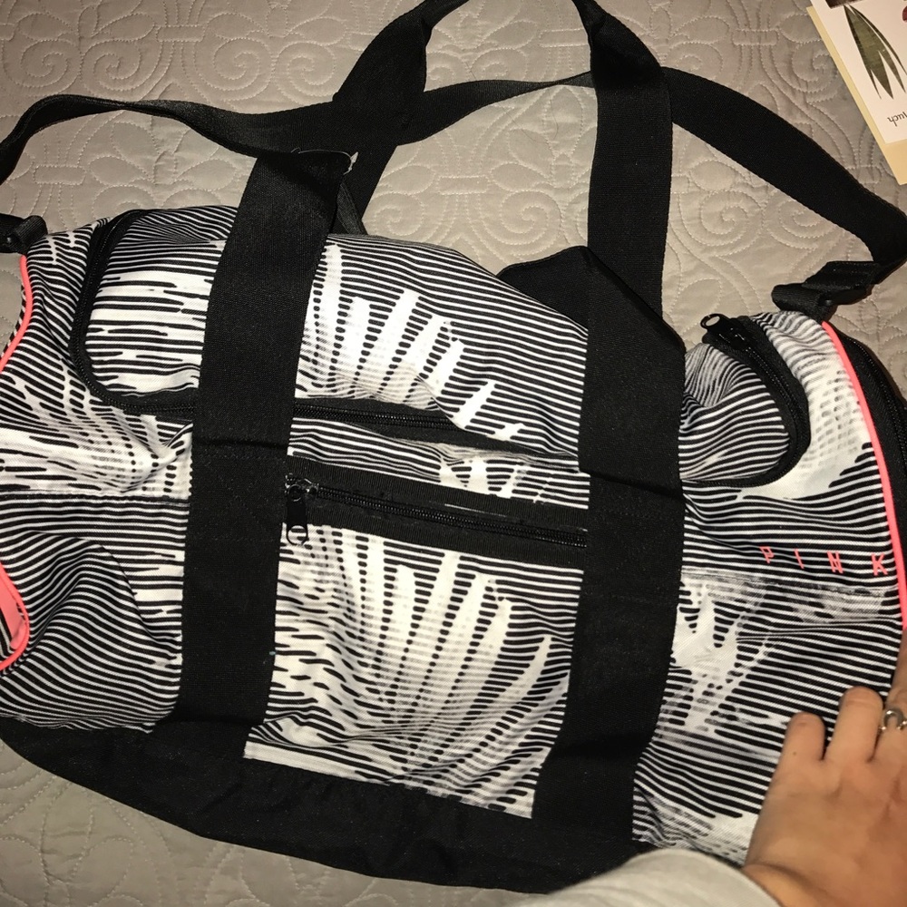 PINK duffle bag 💕