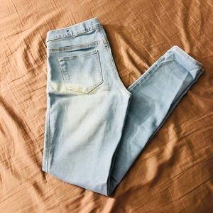 BRAND NEW! H&M LIGHT BLUE JEANS