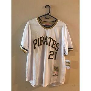 Pittsburgh Pirates classic Roberto Clemente jersey