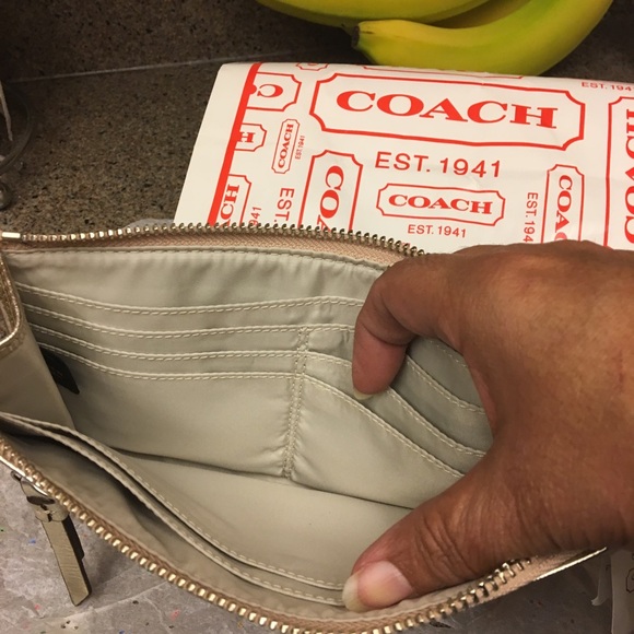 NWT with tag great xmas gift. - Picture 2 of 4