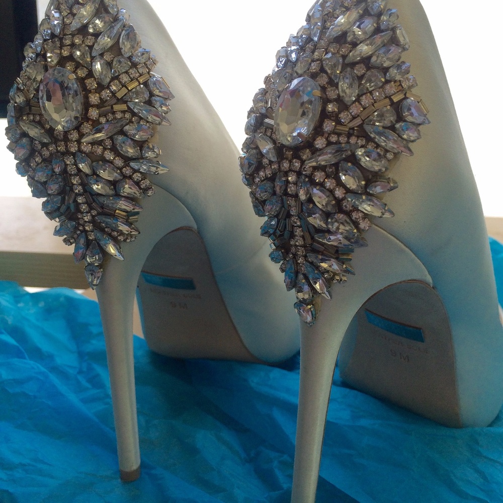 Badgley Mischka Kiara Ivory Sz 9 heels