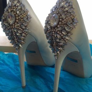 Badgley Mischka Kiara Ivory Sz 9 heels