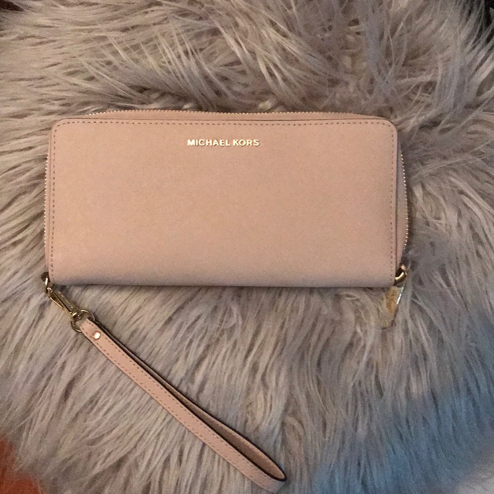 Michael Kors Waller Wristlet
