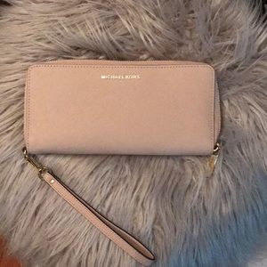 Michael Kors Waller Wristlet