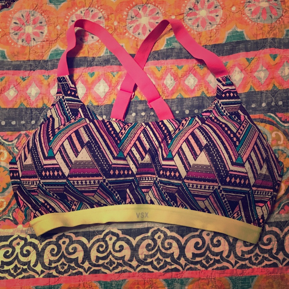 Lightweight sports bra