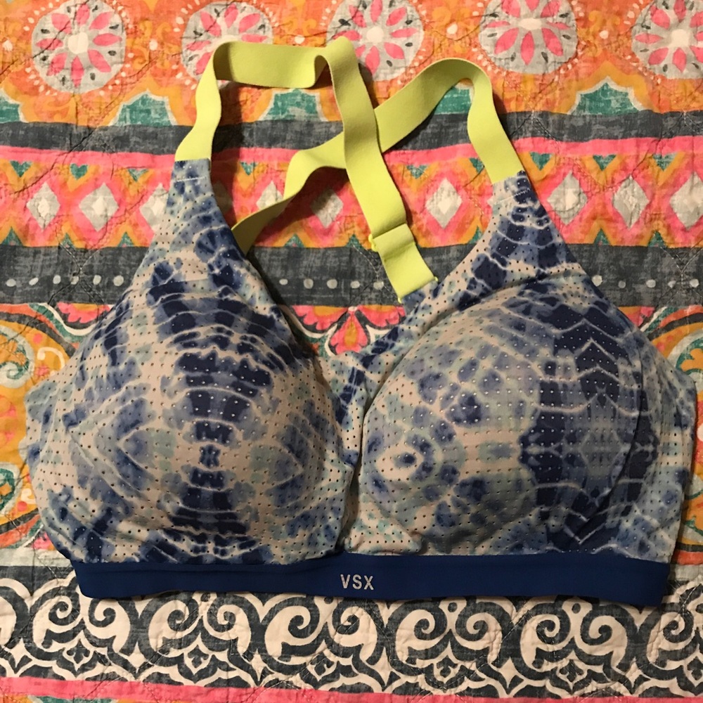 Lightweight sports bra