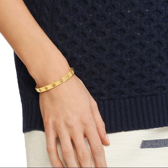 tory burch // gold t logo cuff bracelet - Picture 3 of 7