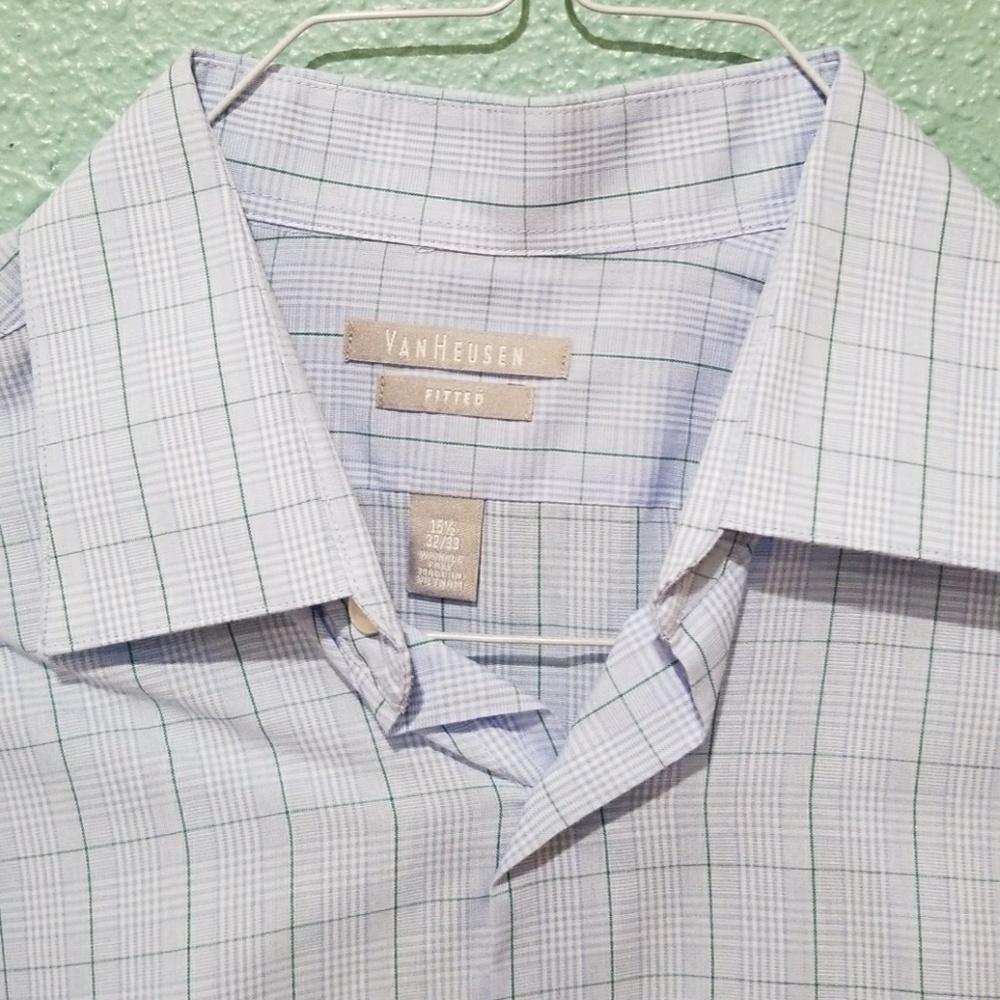 VanHeusen Light Blue 15 1/2 32/33 Dress shirt