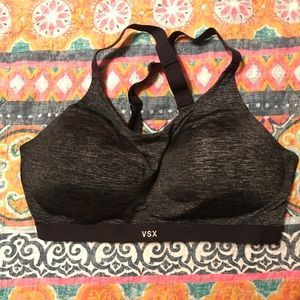 Lightweight sports bra