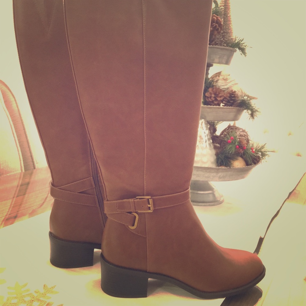 BNIB Chaps Rhiannan Tan / Brown Boots, Size 10B