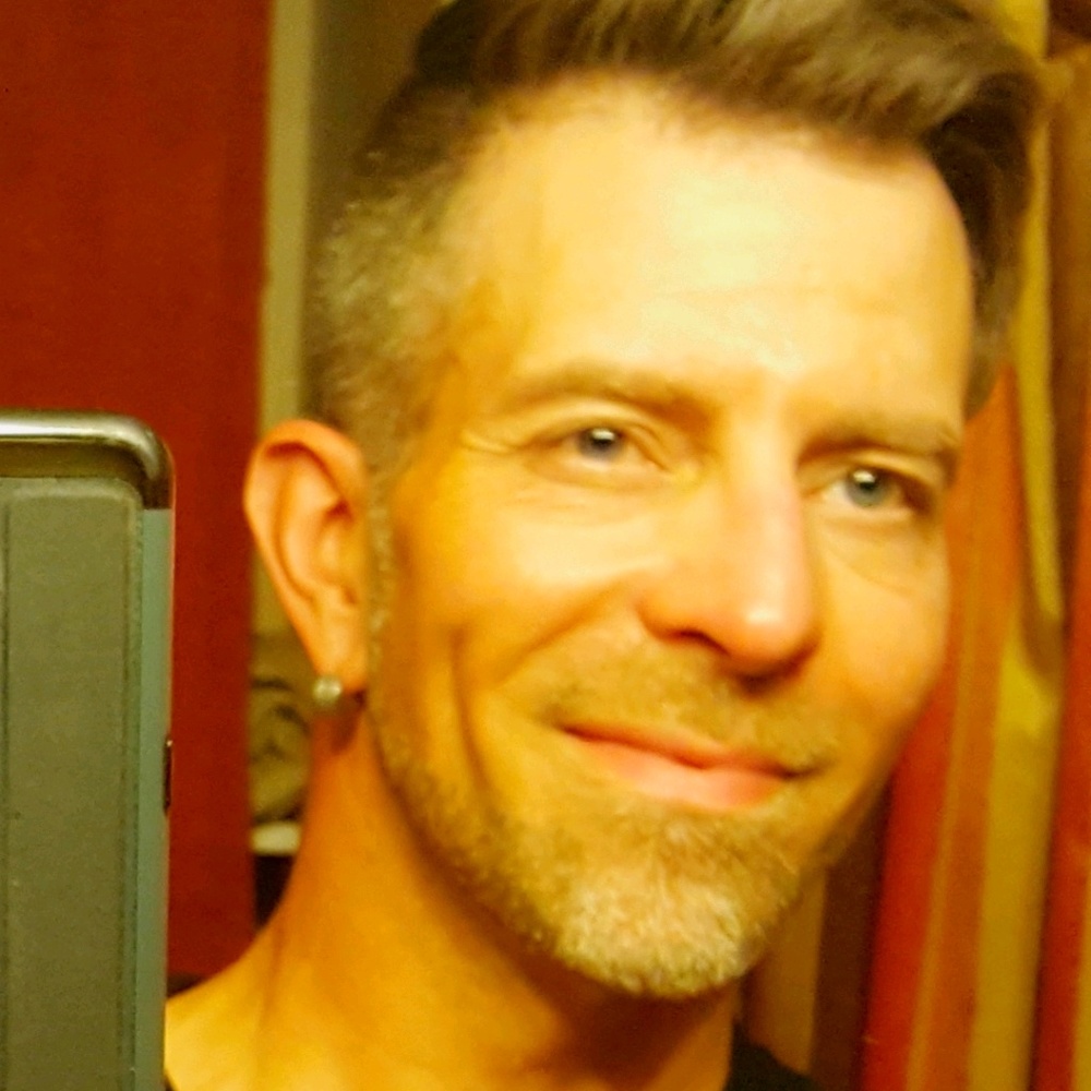 Meet your Posher, Casey