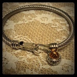 Silver bracelet with a dangling stone